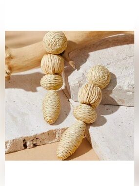 🌿 Boho Raffia Statement Drop Earrings – Woven Natural Dangle
